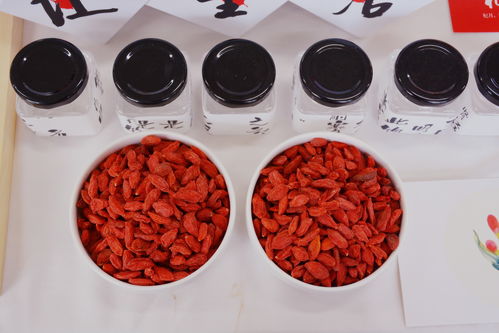 杞月原生態(tài)枸杞及衍生品包裝展示設(shè)計(jì) 融合原生態(tài)徽菜元素的藝術(shù)呈現(xiàn)